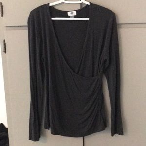 Cute stretchy long sleeved gray top